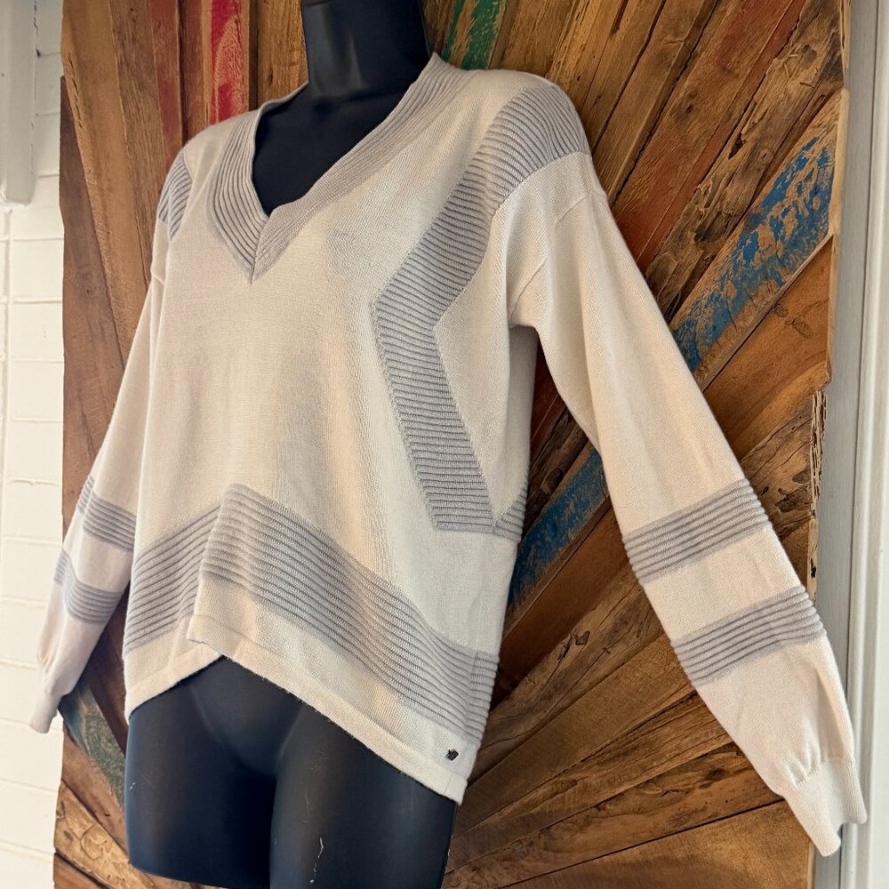 One Gray Day stripe cream/gray 100%  wool v neck textured Sweater Sz M